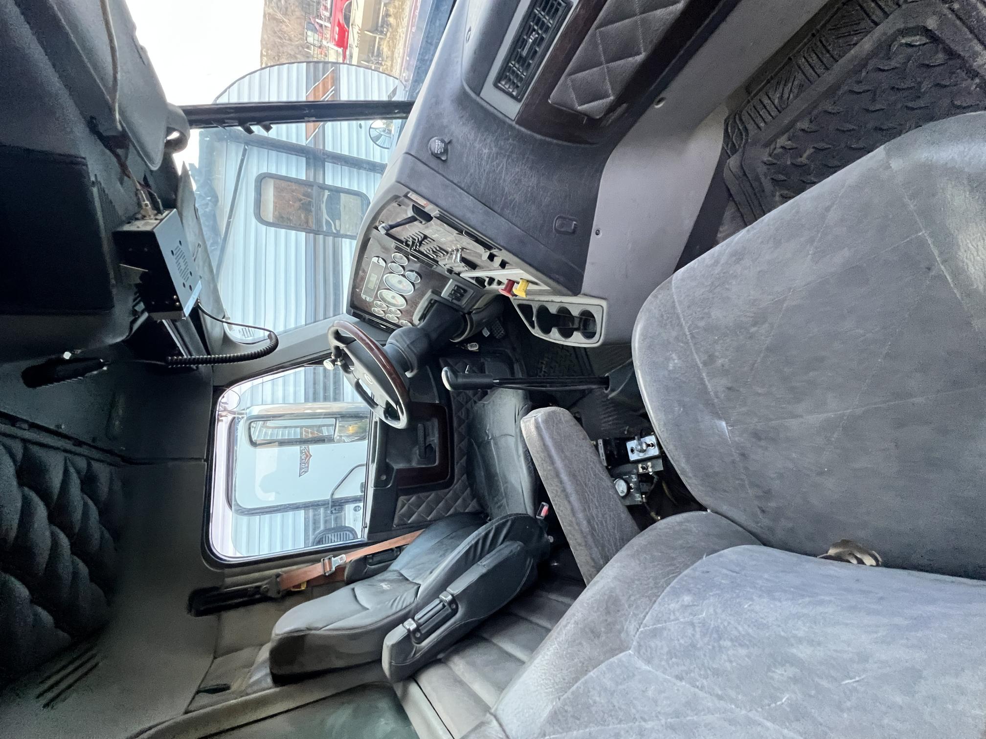 2012 FREIGHTLINER Cornado SD122 - Image 10